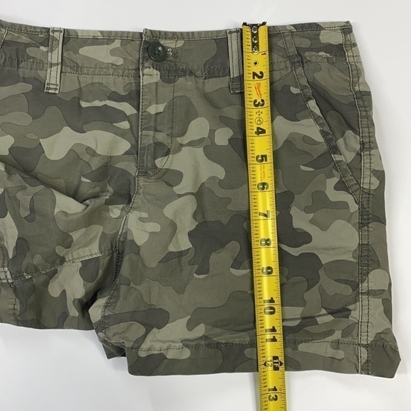 Eddie Bauer Green Camo Shorts Size 2 - Picture 4 of 7